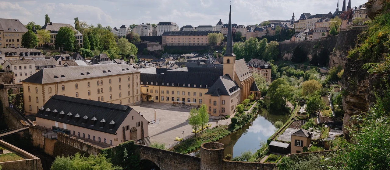 Luxembourg business permit process for operating companies and foreign founders