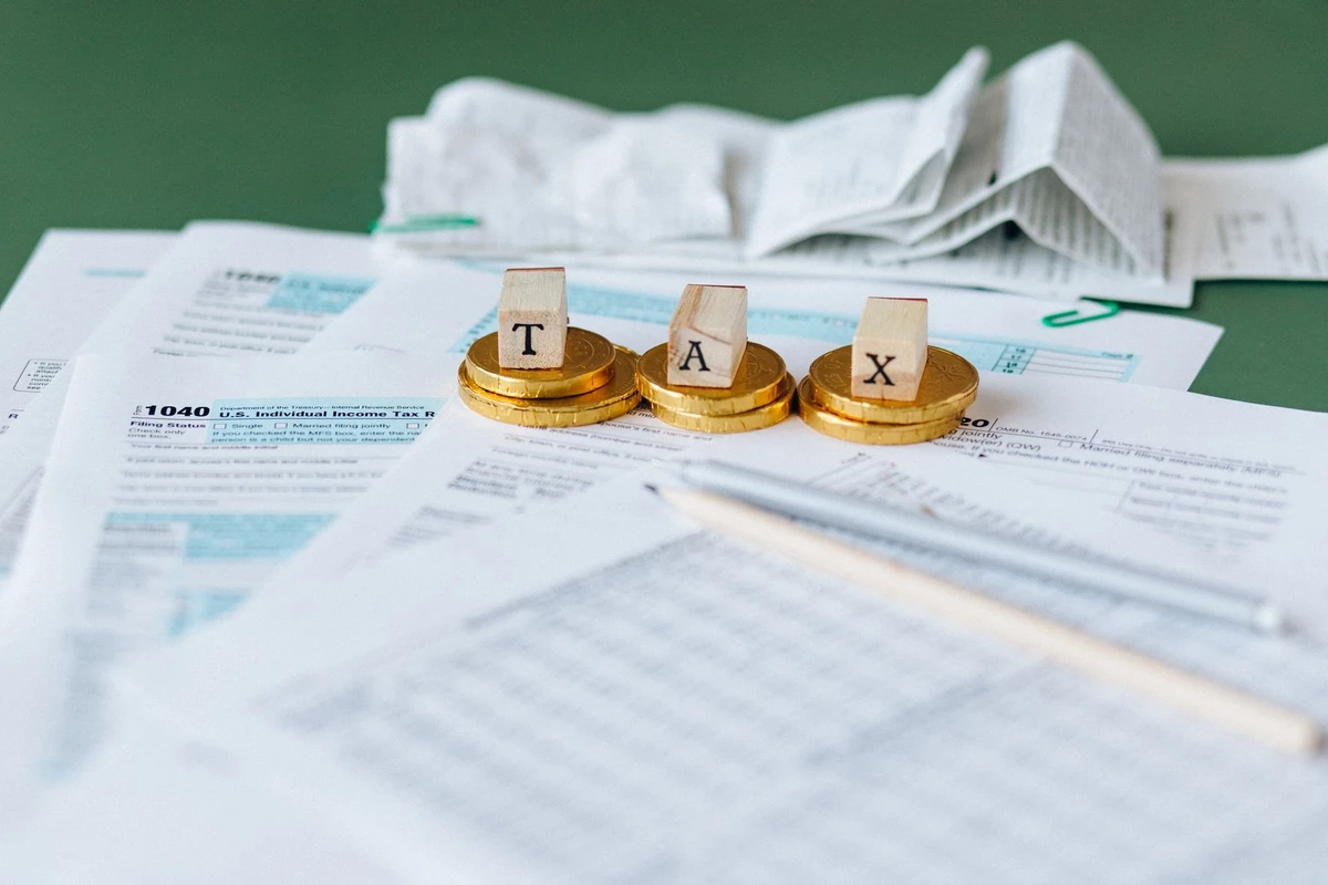 VAT return preparation and invoice controls for a Luxembourg business