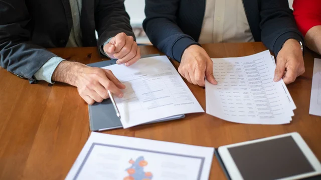 Choosing between a Luxembourg RAIF and an unregulated SCSp wrapper for a new investment fund